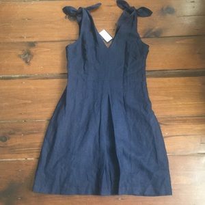Woman’s Gap Linen Dress